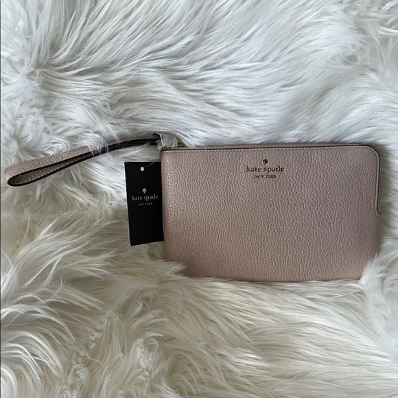Kate Spade New York Leila Pebbled Leather Warm Beige Wristlet 8 x 5 - Picture 1 of 6